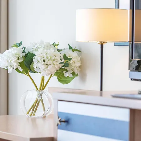 Bernsteinwind An Der Seebruecke Zingst